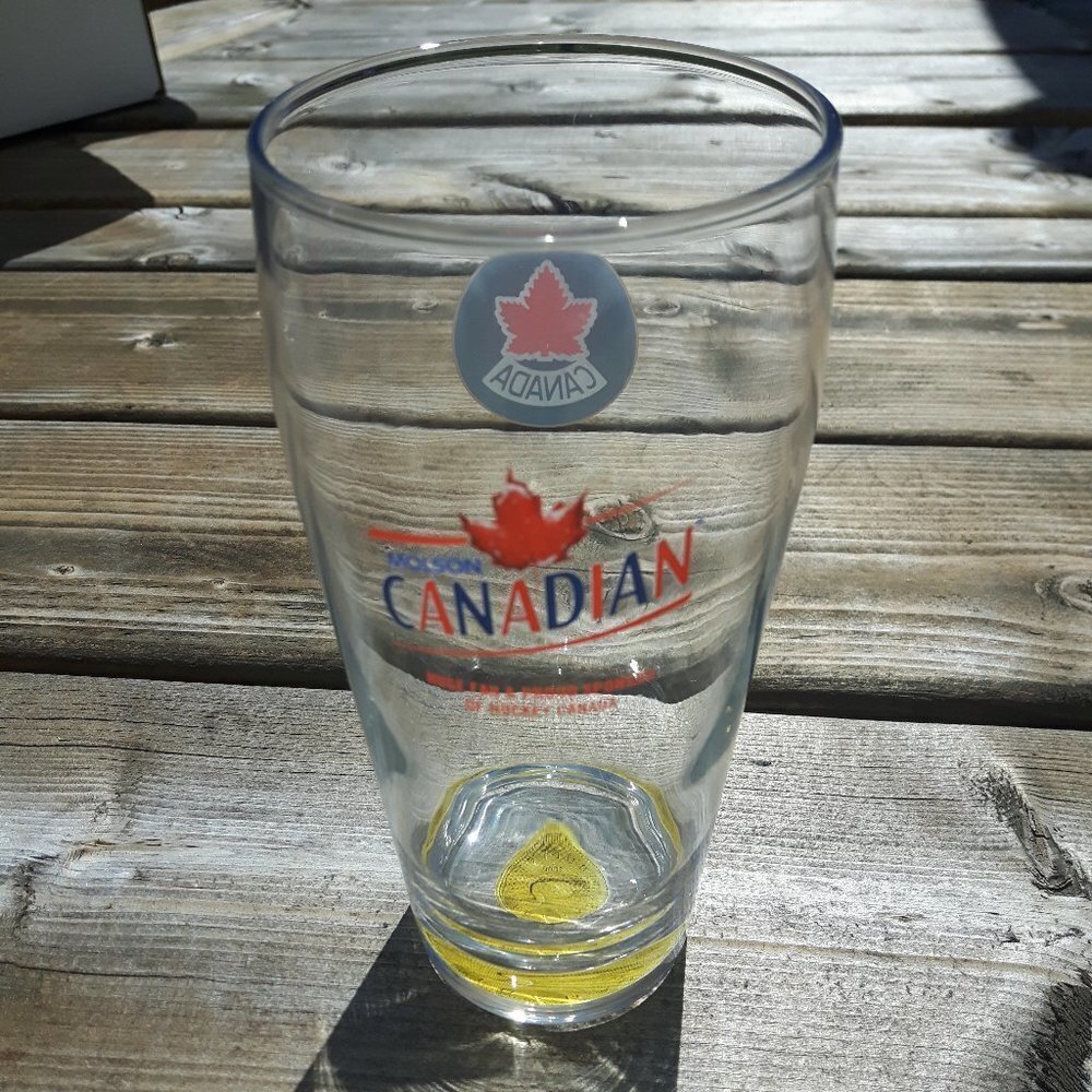 2006 Molson Canadian Lucky Loonie Glass